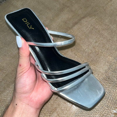 Màu sắc : Bạc / Size : 39