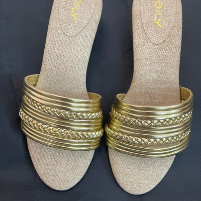 Màu sắc : Vàng Kim / Size : 35