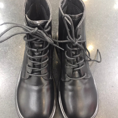 Màu sắc : Đen / Size : 37