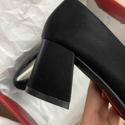 Màu sắc : Đen / Size : 39