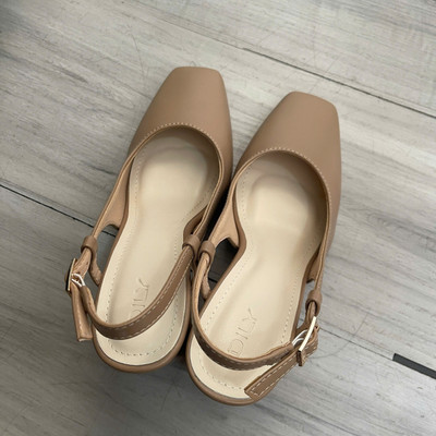 Màu sắc : Nâu / Size : 37