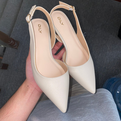 Màu sắc : Kem / Size : 36