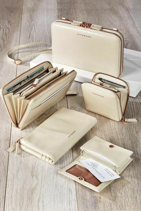 Những món đồ không thể thiếu trong vali du lịch hè dành cho bạn