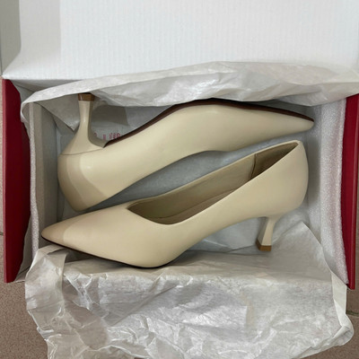 Màu sắc : Kem / Size : 37
