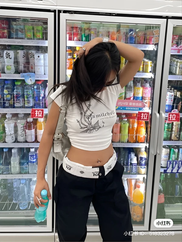 Baby tee - Mẫu áo trendy đánh dấu sự quay lại của style Y2K