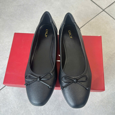Màu sắc : Đen / Size : 37