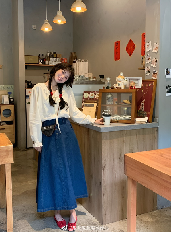 Chân váy jean dài - Items “thống trị” xu hướng Xuân Hè 2023