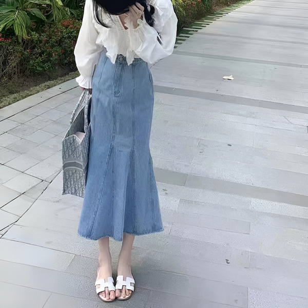 Chân váy jean dài - Items “thống trị” xu hướng Xuân Hè 2023