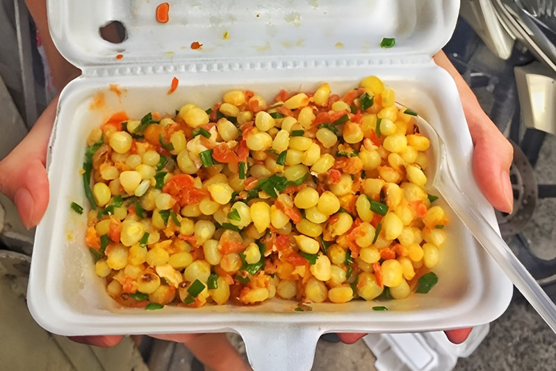 Khám phá hẻm ăn vặt 76 Hai Bà Trưng, những món bạn phải thử