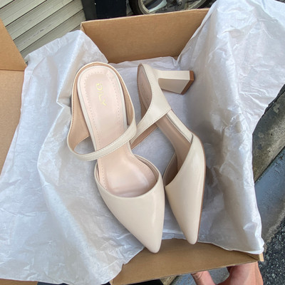Màu sắc : Kem / Size : 37