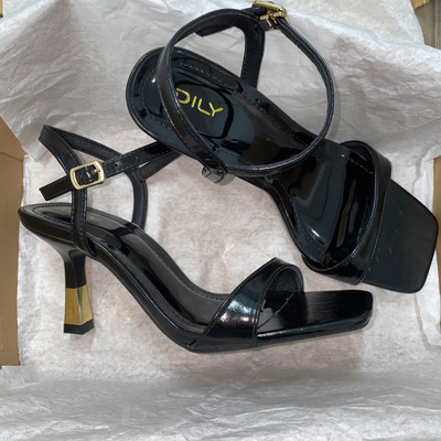 Màu sắc : Đen / Size : 36