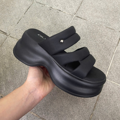 Màu sắc : Đen / Size : 35