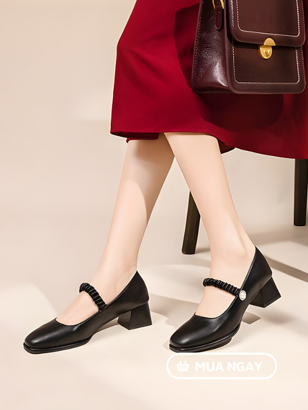 DILY Buying women shoes in Vietnam locally