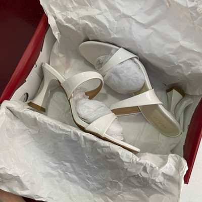 Màu sắc : Trắng / Size : 38