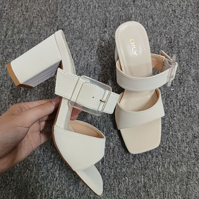 Màu sắc : Kem / Size : 39