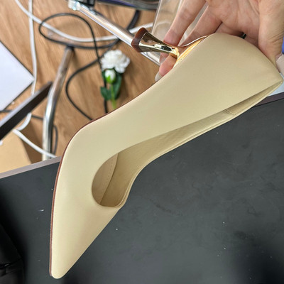 Màu sắc : Kem / Size : 37