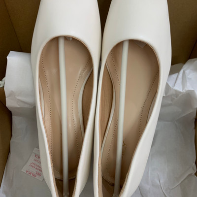 Màu sắc : Trắng / Size : 37