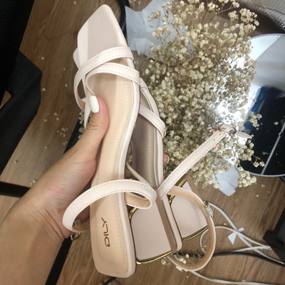 Màu sắc : Trắng / Size : 36