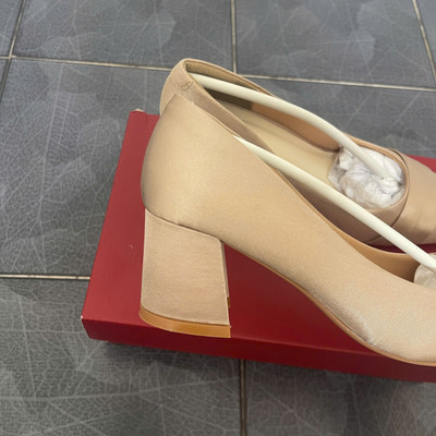 Màu sắc : Kem / Size : 37