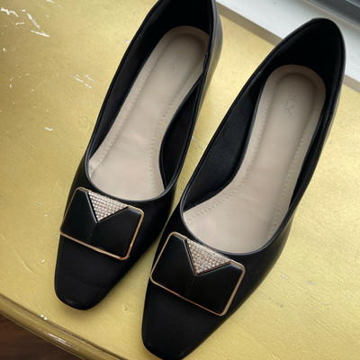 Màu sắc : Đen / Size : 36