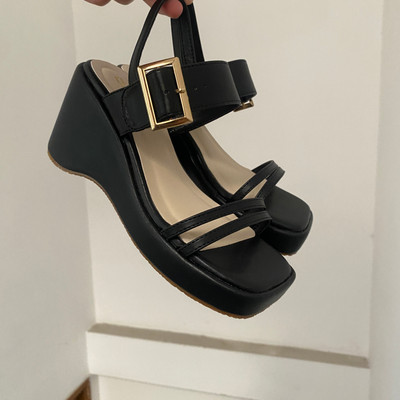 Màu sắc : Đen / Size : 37