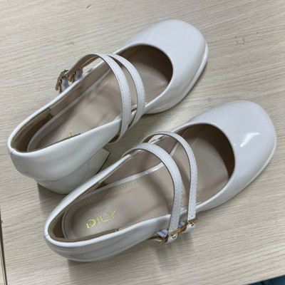 Màu sắc : Trắng / Size : 37