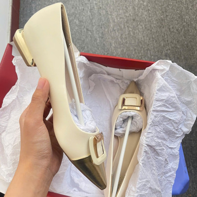 Màu sắc : Kem / Size : 35