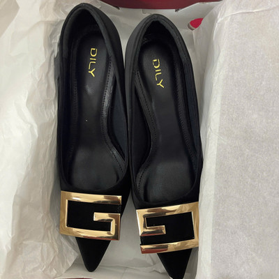 Màu sắc : Đen / Size : 36