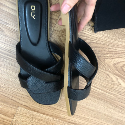 Màu sắc : Đen / Size : 36