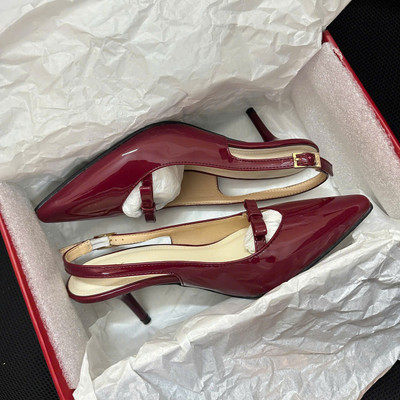 Màu sắc : Đỏ / Size : 35