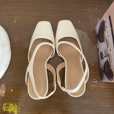 Màu sắc : Kem / Size : 37