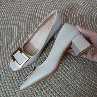 Màu sắc : Kem / Size : 39