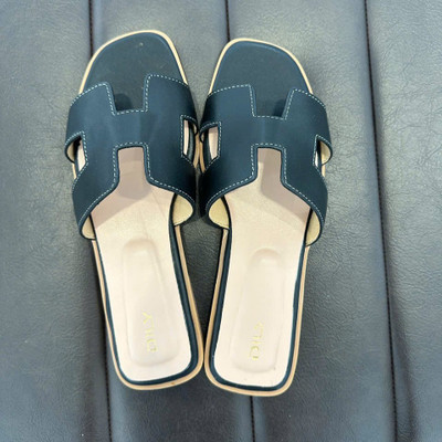 Màu sắc : Đen / Size : 38