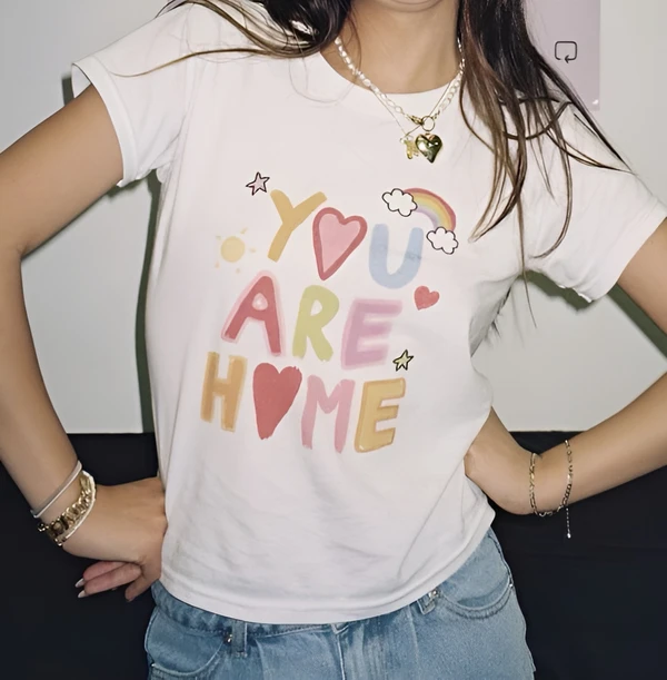 Baby tee - Mẫu áo trendy đánh dấu sự quay lại của style Y2K