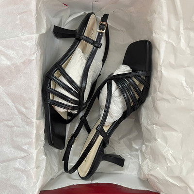 Màu sắc : Đen / Size : 39