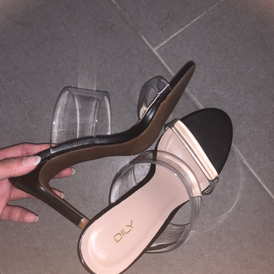 Màu sắc : Đen / Size : 37