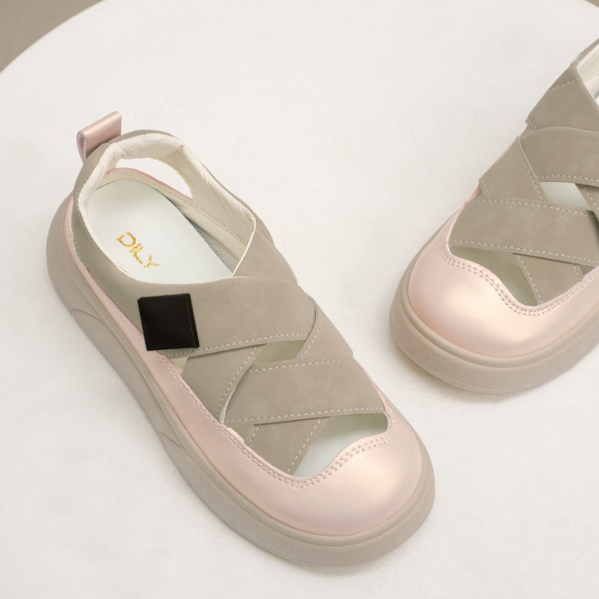 Sneaker Đế Độn AG0176