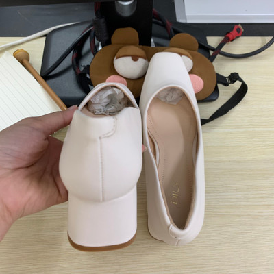 Màu sắc : Trắng / Size : 36