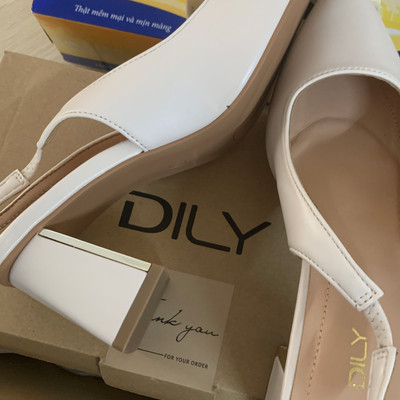 Màu sắc : Trắng Kem / Size : 37