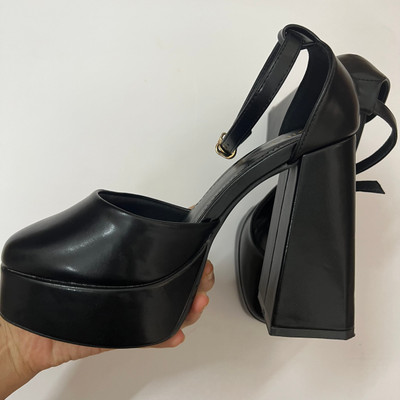 Màu sắc : Đen / Size : 38