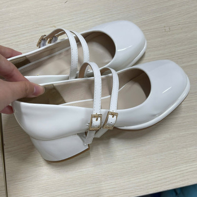 Màu sắc : Trắng / Size : 37