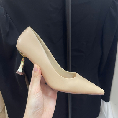 Màu sắc : Kem / Size : 39