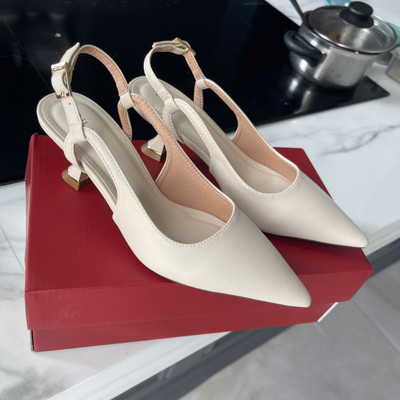 Màu sắc : Kem / Size : 37