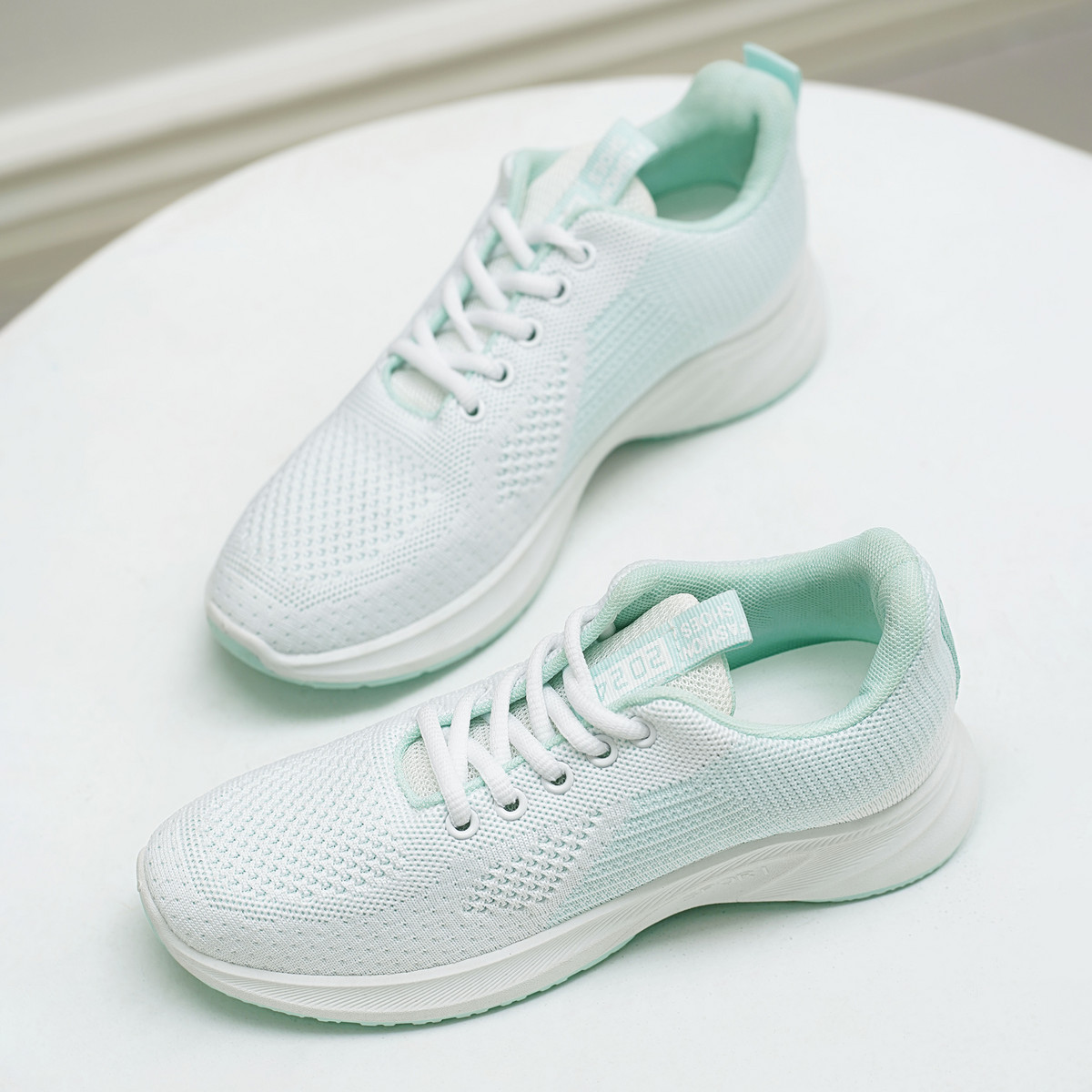 Giày thể thao AG0040