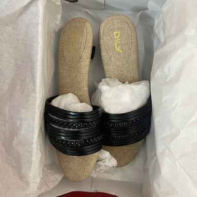 Màu sắc : Đen / Size : 36