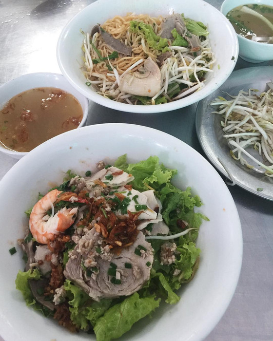 Khám phá các món ngon tại hẻm ăn vặt 284 Lê Văn Sỹ, quận 3