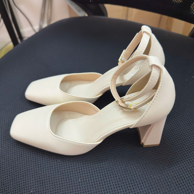 Màu sắc : Kem / Size : 37