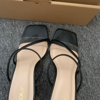 Màu sắc : Đen / Size : 35