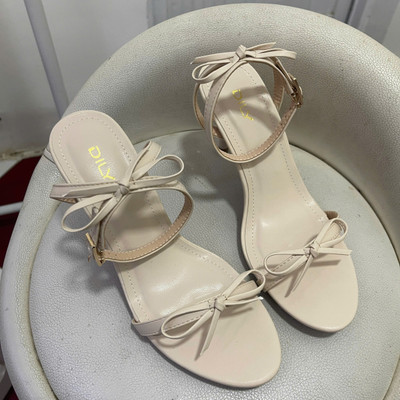 Màu sắc : Kem / Size : 38