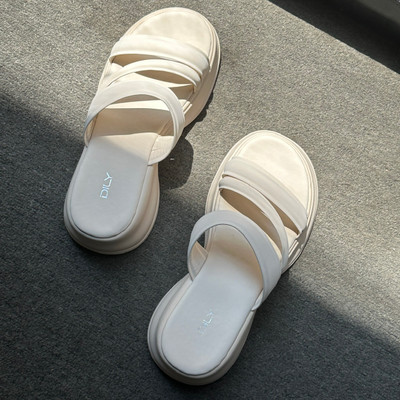 Màu sắc : Trắng Kem / Size : 39